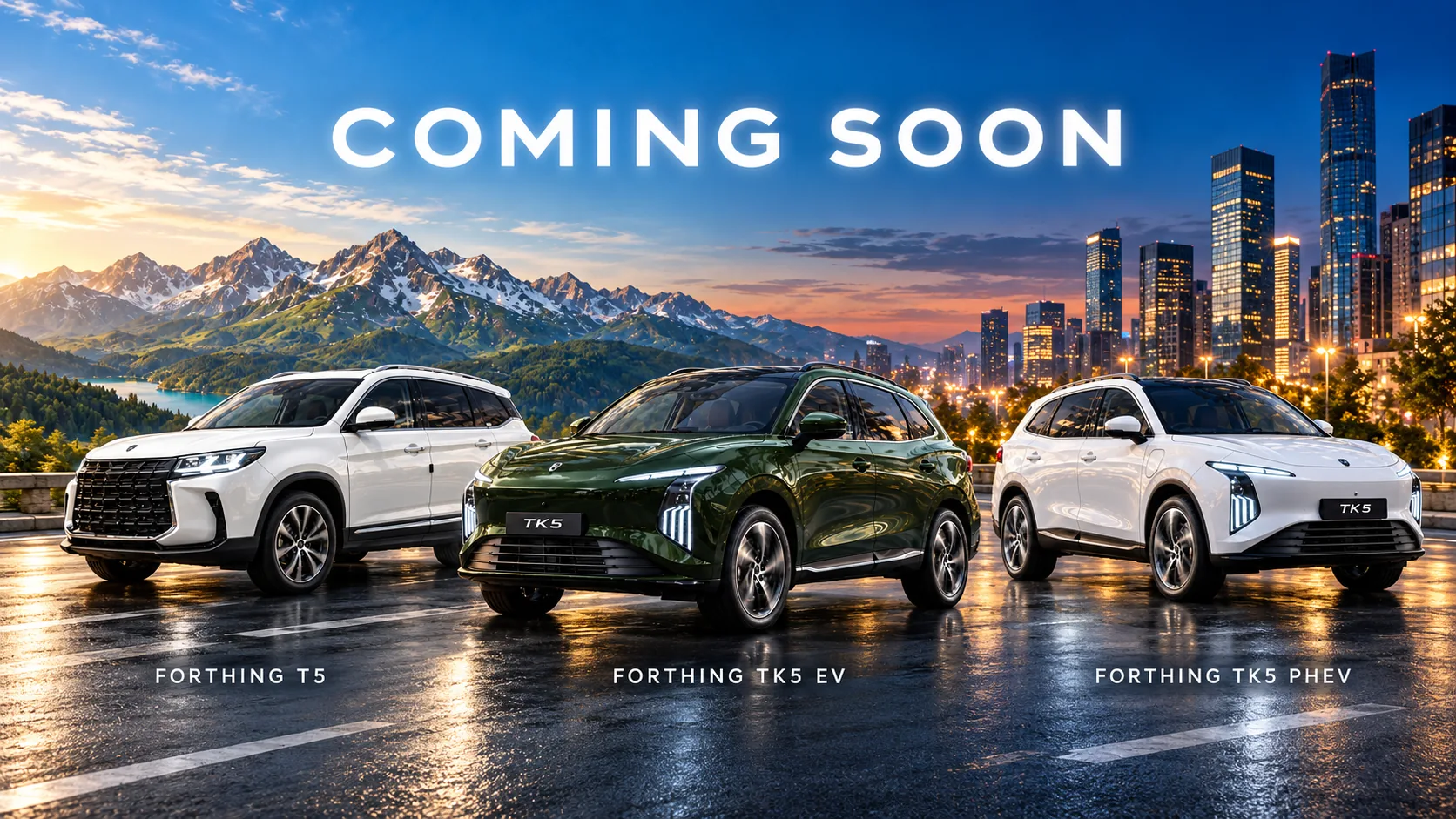 Forthing T5, Forthing TK5 EV и Forthing TK5 PHEV един до друг на мокър път, с планини и град по залез зад тях