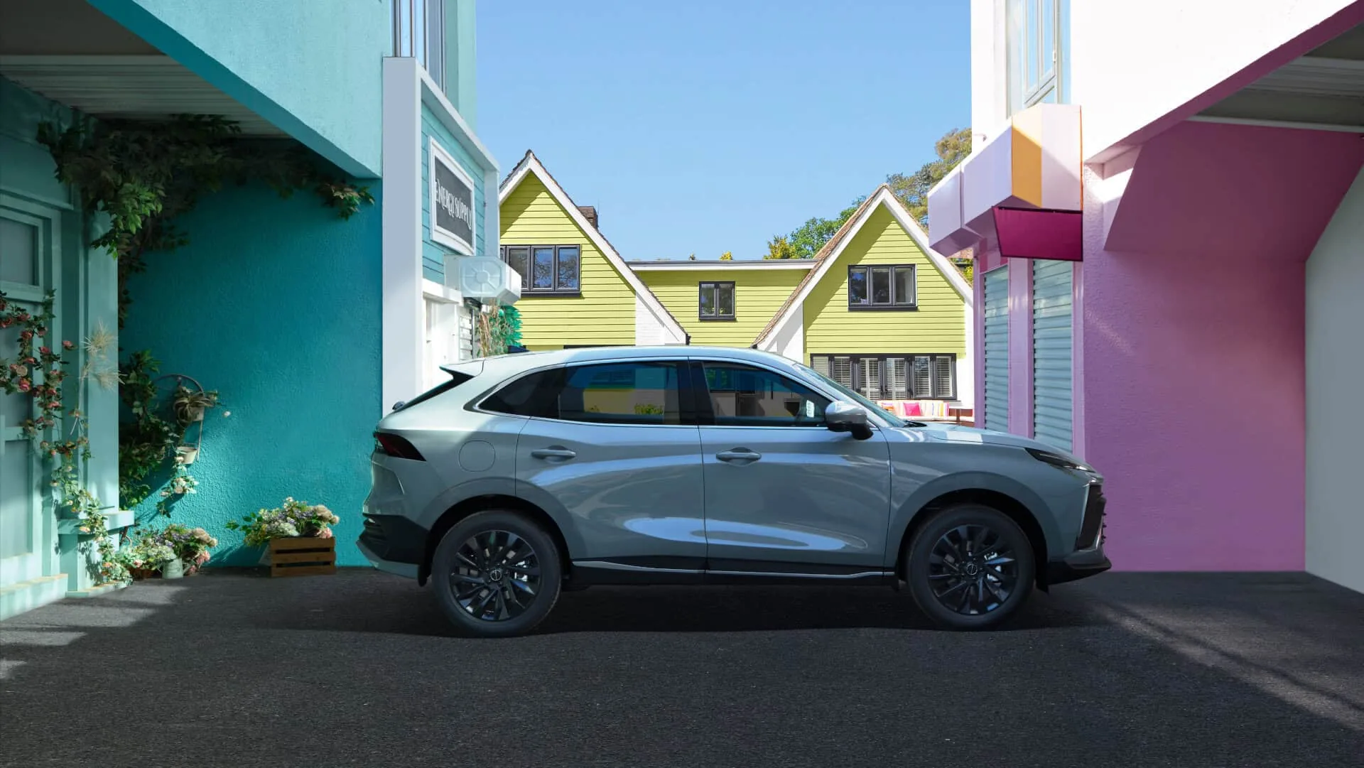 Forthing T5 EVO в светлосиньо, в движение по градска улица