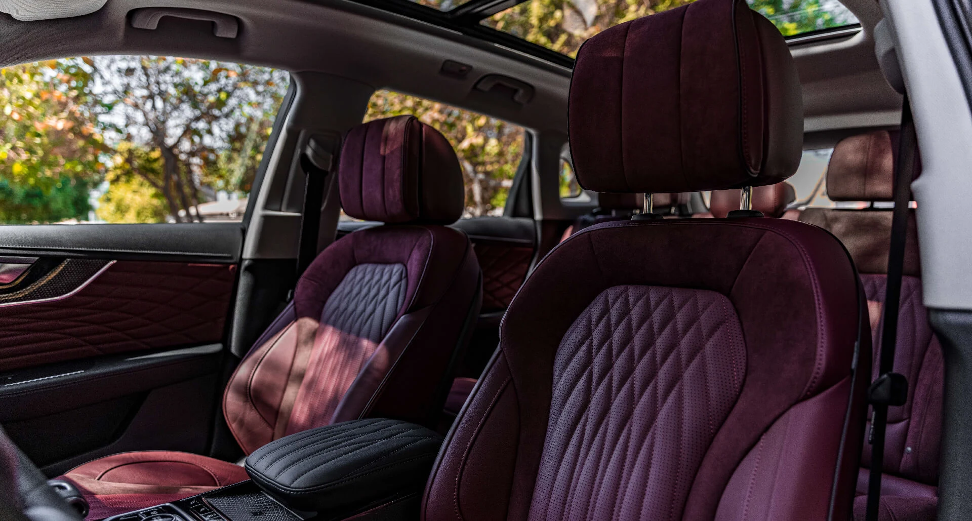 Предни седалки от Nappa и Alcantara