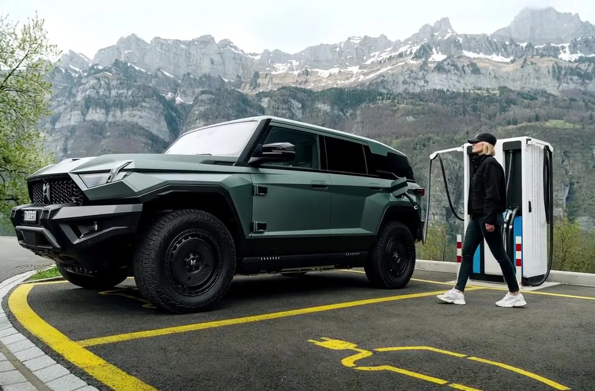 MHERO 917 се зарежда на станция в планината